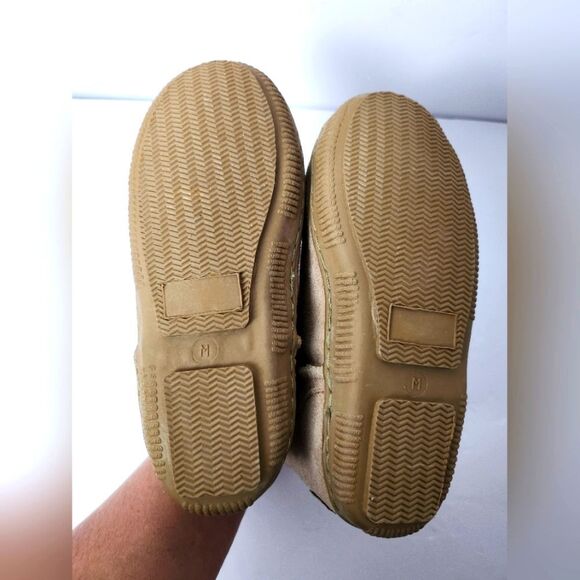 UGG Boots MUBO Classic Girls Tan Size M - Picture 8 of 9